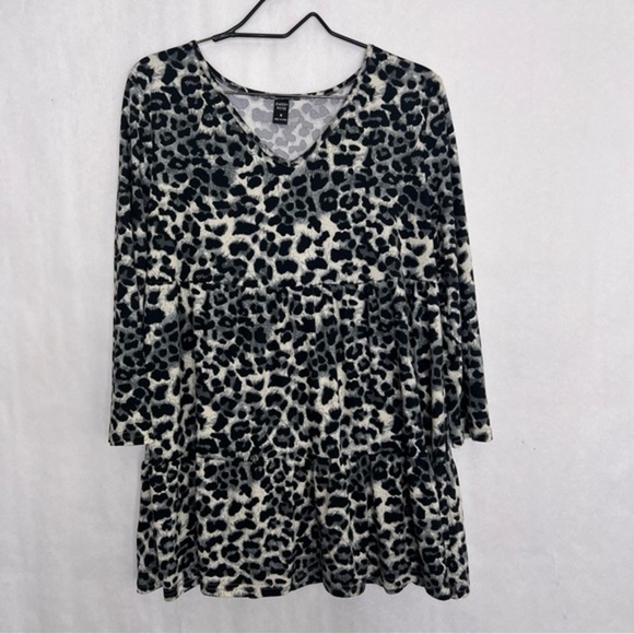 5/$25 Emory Rose animal print top tunic medium - Picture 1 of 4